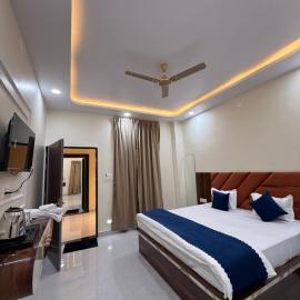 Hotel JP palace، فندق في أورشها