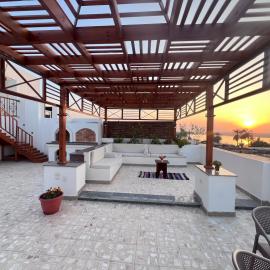 Spacious Luxury Nile-View Apartment on Upper Floor with Rooftop, Jacuzzi & BBQ ,Steps from Hilton Hotel