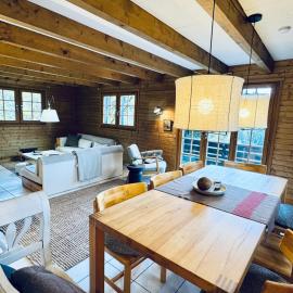 Chalet Bodeli with sauna and panoramic view glacier area, hotel em Blatten bei Naters