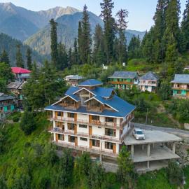 Nesto Stay and Cafe, Shoja Jibhi, hotel in Shoja