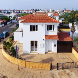Villa St George - 3 Bed Villa with Private Pool, hotel a Xylophaghou