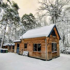 Vrijstaand in het bos met privé sauna
