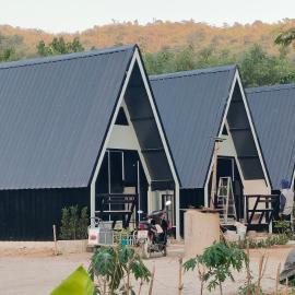 บ้านไม้หอมชาเล่ต์ โรงแรมในสวนผึ้ง