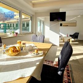 Luxus Terrassenappartement Berg & See 2, hotel in Bodensdorf