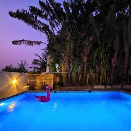 ll EMPYREAN STAYS ll SUPREME VILLA II 3BHK II AC II PVT POOL II MINI BAR, хотел в Лонавала