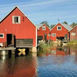 Boathouse Stay In Historic Fågelsundet, hotel in Hållnäs