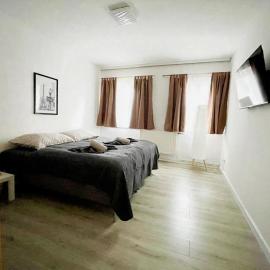 revLIVING premium Apartment Gabriels Heaven Gars am Kamp, hotel di Filton