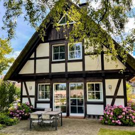 Ferienhaus Flieder mit Sauna & Kamin โรงแรมในRankwitz