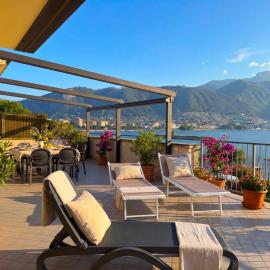 Lakefront Penthouse Terrace - Sunset & Panorama, hotel em Paratico