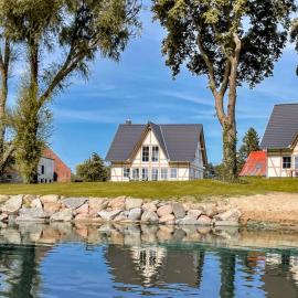 Watermark Usedom - Traumhaus direkt am Wasser mit eigener Badestelle - Haus Woge โรงแรมในRankwitz