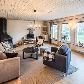 Cozy Home In Bomstermåla With Sauna, Hotel in Blomstermåla