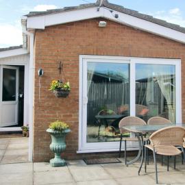 Sandy Creek Cottage - E5349A, hotel in Anderby