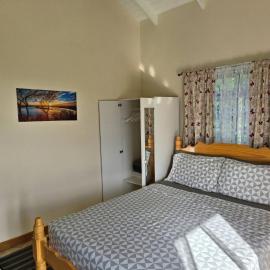 Sea View Guest House Apt, hotel u gradu Kingstaun
