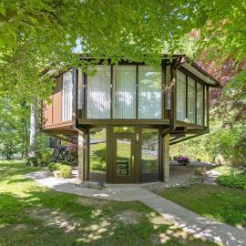 The Escape Pod Cheat Lake, Morgantown, Hot Tub, 2Bed, 2Bath: Morgantown şehrinde bir otel