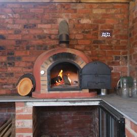 Rushmoor Retreat, Cosy with Outdoor Pizza Oven、Allscottのホテル
