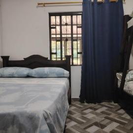 Cerca terminal y Centro Histórico con Aire WiFi y Parqueadero ideal para grupos, hotel di Honda