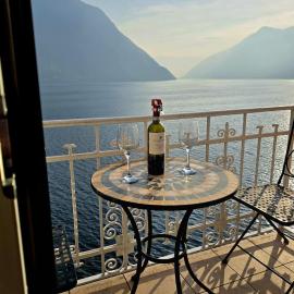 Special apartment on Lakeside, hotelli kohteessa Colonno