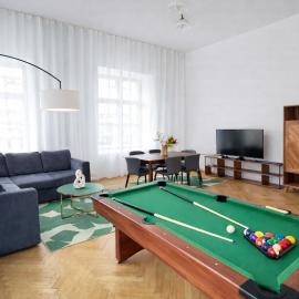 2BR 98m2 Old Town Apt with Pool Table and Free Parking!