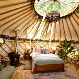 Hazel Tree Yurt - Eavestone Lake, готель у місті Grantley