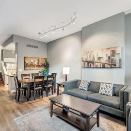 Settle into Soulard 6 beds 2 full baths, hotel sa Saint Louis
