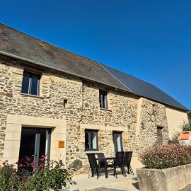 Pont-d'Ouilly - L'Acacia, hotel u gradu Pont-d'Ouilly