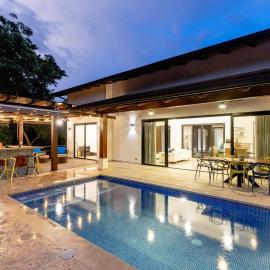 Private Pool Luxury Modern House - Free Golf Cart - Llama del Bosque - Reserva Conchal Golf Resort, hotel u gradu Playa Conchal