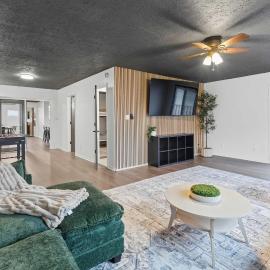 Luxury Home Near Grand Park and Wineries