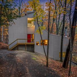 Black Forest - Wifi, Pet Friendly, Grill, Deck, Screen Porch, Family Friendly, Fireplace, Pool Access, Hiking, hotell i Berkeley Springs