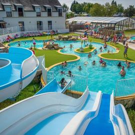 Ambon में, होटल ZEcamping 4 étoiles - Plage à 300 m - Piscine couverte - Esprit Familial