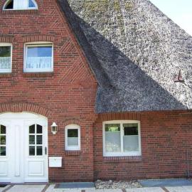Holiday apartment with 2 bedrooms, hotel a Tinnum