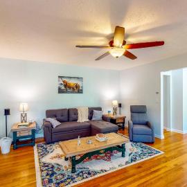 Danielsville Home on Sprawling Acreage w/ Views!，科默斯的飯店