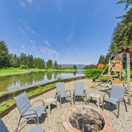 Hi Tide Retreat w Bayfront Deck & Ocean Views, hotel in Juneau
