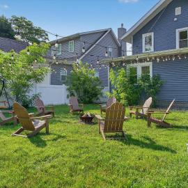 Cozy 4BD - Backyard Retreat - 3mins to Notre Dame, hotel in South Bend