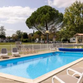 ZEcamping 3 animaux acceptés piscine et restaurant, hotel em Saintes
