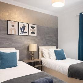 Spacious 4-Bedroom Home Canterbury with Free Parking