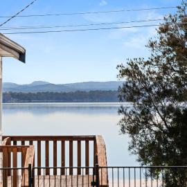 Lakeside Cottage Escape - Peaceful Stay with Scenic Lake Views