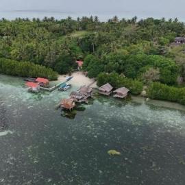 Arborek Homestay & Dive Center, hótel í Airborei
