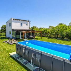 Beautiful Home In Turcin With Sauna, hotel di Gornji Kneginec