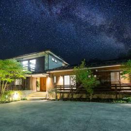温泉かけ流しとBBQが楽しめる 280sqmのラグジュアリーな箱根貸切別荘 芦ノ湖の眺望