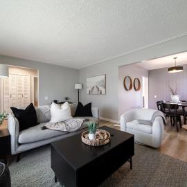 Bright Renovated Main Floor, Near DT and UofA