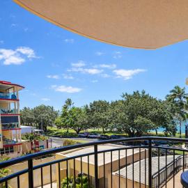 Beachfront Apartment in Townsville 1BR on The Strand with Pool & Parking