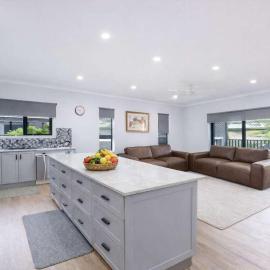 4BR Family Home w Golf Course Views, BBQ & Secure Parking