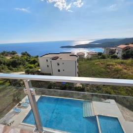 Exclusive penthouse with stunning panoramic views, hotel v destinaci Prijevor