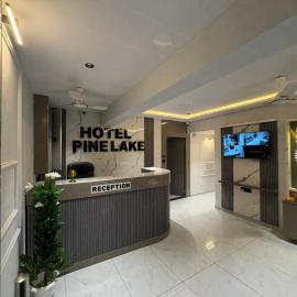 अहमदाबाद में, होटल Hotel Pine Lake