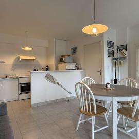 355 Charmant appartement en rez-de-chaussée, à deux pas de la plage, avec parking