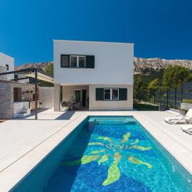 Villa Aurora، فندق في باشكا