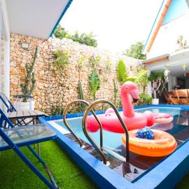 Ubu Villa Tropicola - Near Yogyakarta City Center