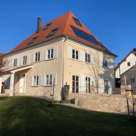 Lichtdurchflutete 65m2 Einliegerwohnung mit großer Südterrasse und Komfort-Bad