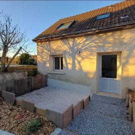 Gîte MA POULE de 1 à 5 personnes avec piscine, hotel em Mosnes