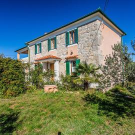 Holiday house KRAS with spacious garden, Hotel in Dobrinj